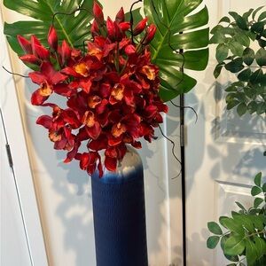 Elegant Red and Blue Floral Arrangement